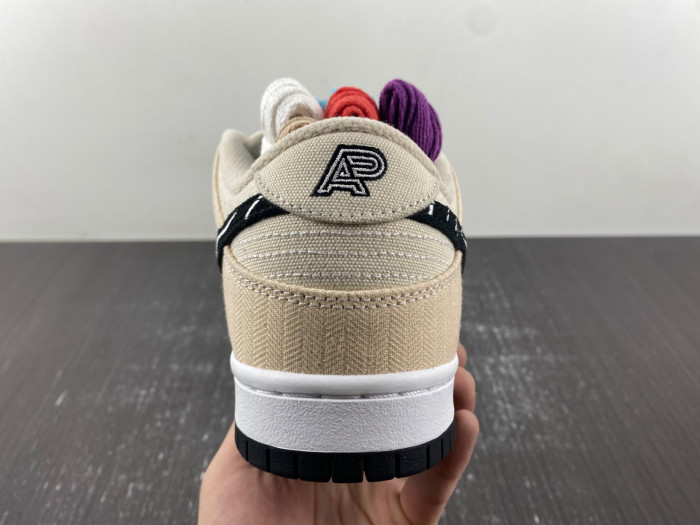 Albino & Preto x Nike Dunk SB Low  FD2627-200