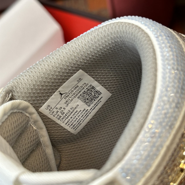 AIR JORDAN 1 RETRO  AJ-05