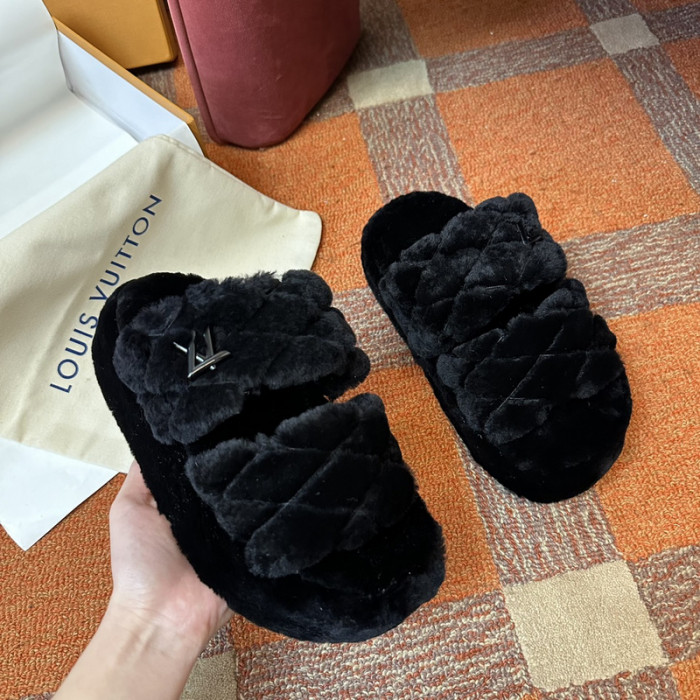 LV SLIPPERS