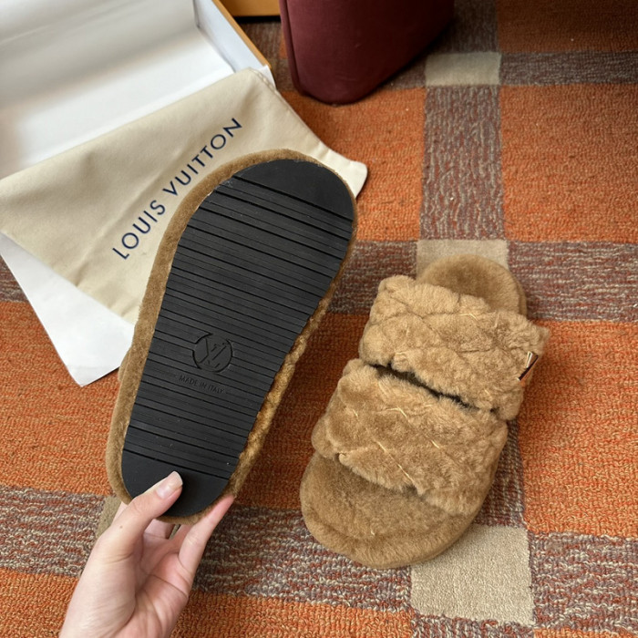 LV SLIPPERS