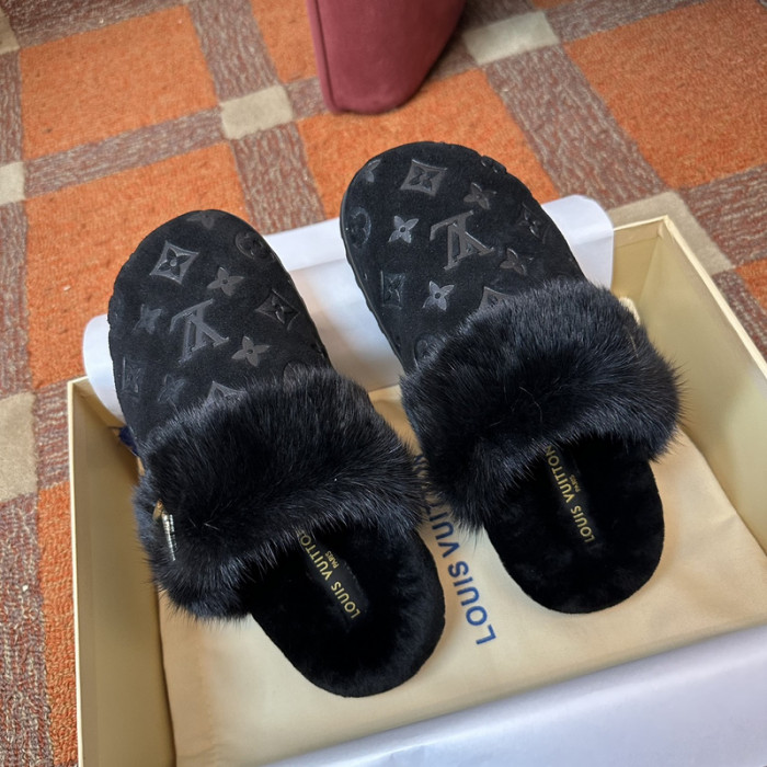 LV SLIPPERS