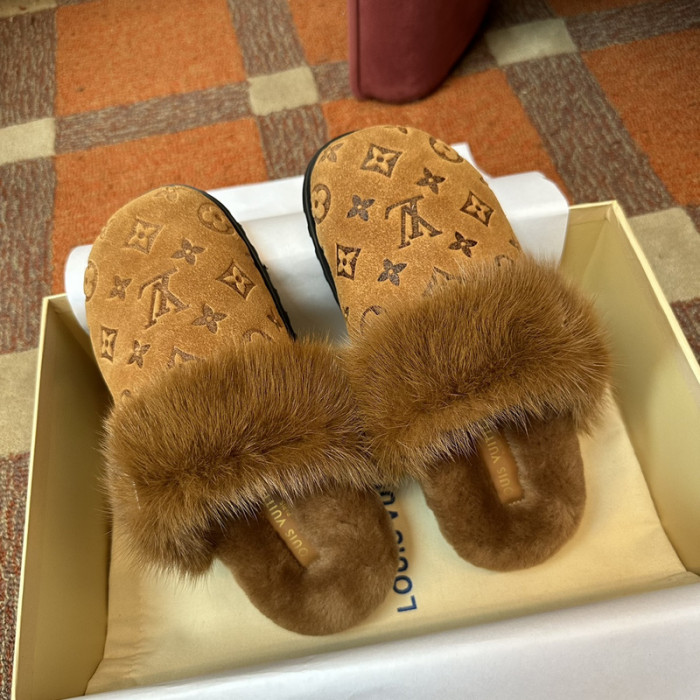 LV SLIPPERS