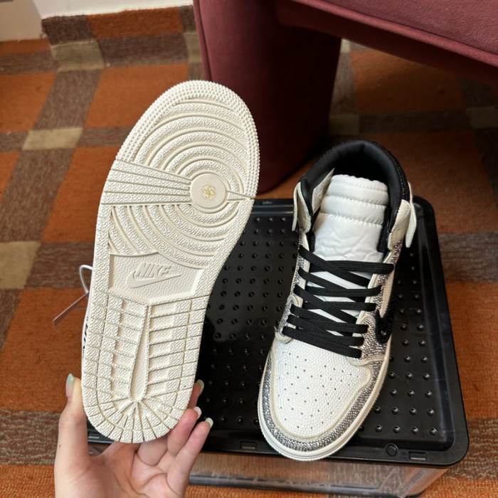 AIR JORDAN 1 RETRO  AJ-24