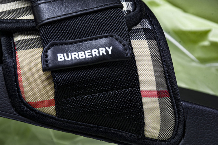 BURBERRY Slide