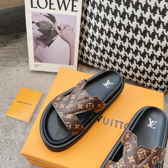 LV SLIPPERS