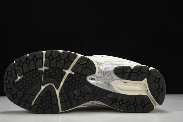 New Balance yeeshoes  ML2002RQ