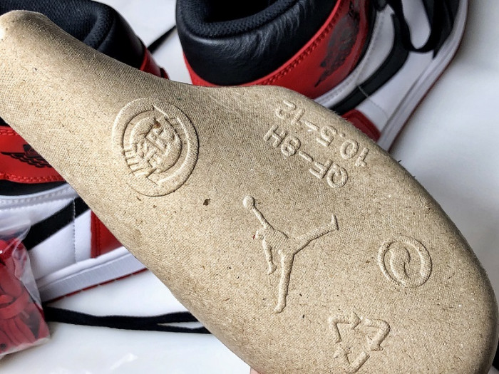 Air Jordan I 1 Retro High OG Chicago Bulls 555088-101