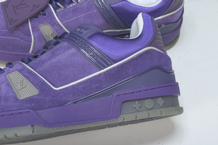 LV SNEAKER LOW YEE-009