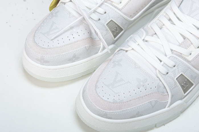 LV SNEAKER LOW YEE-011