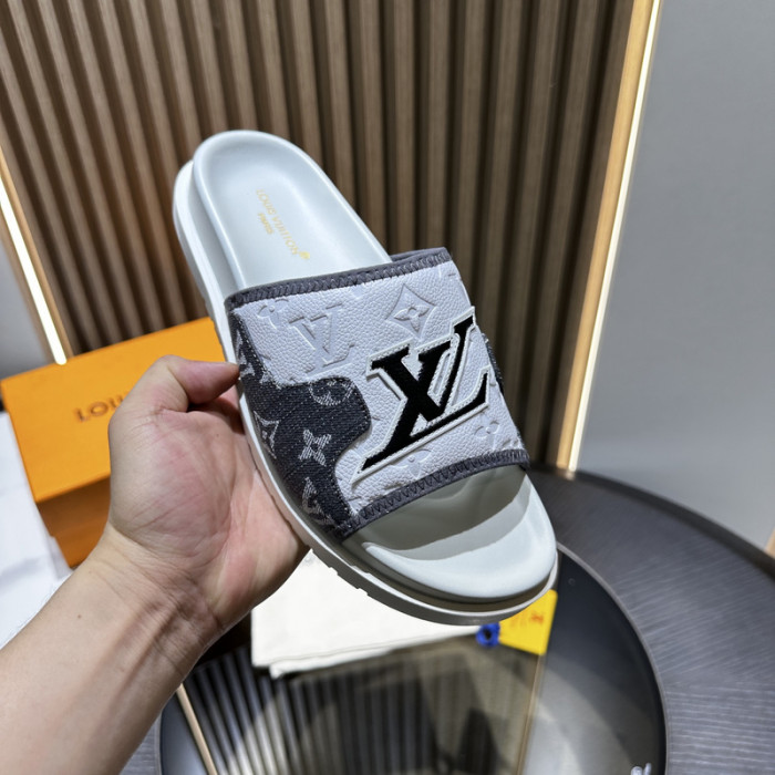 LV SLIPPERS