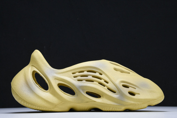 Yeezy Foam Runner  “Desert Sand” GV6843