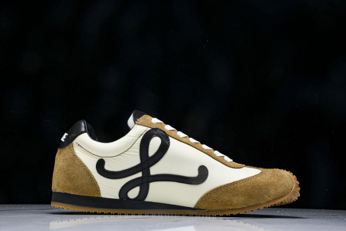 L*0ewe Ballet Runner  LW-FOR15