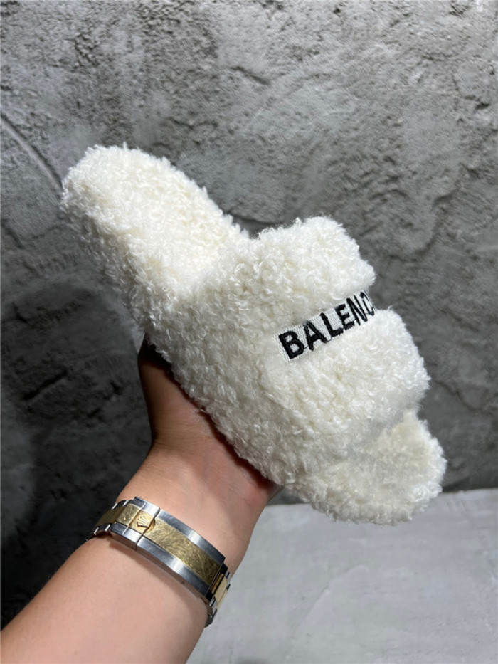 BLCG SLIPPERS