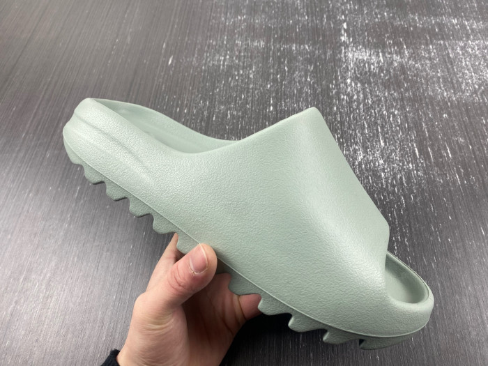 YEEZY SLIDE  ID5480