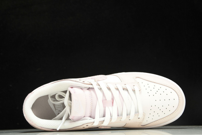 Nike Dunk Low “Pink Paisley”  FD1449-100