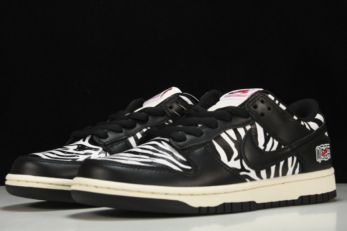 Quartersnacks x Nike SB Dunk 