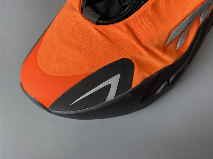 ADIDAS YEEZY BOOST 700 MNVN ORANGE - FV3258