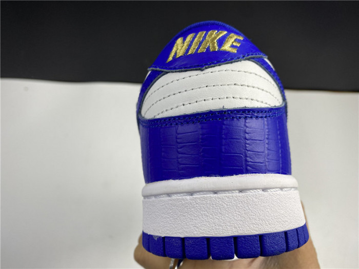 Nike SB Dunk Low Supreme Stars Hyper Royal (2021)  DH3228-100