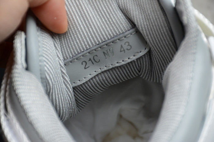 D10R B27 High Top Sneaker