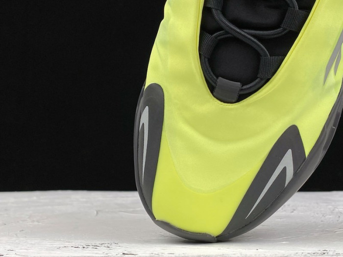 ADIDAS Yeezy Boost 700 MNVN Phosphor  FY3727